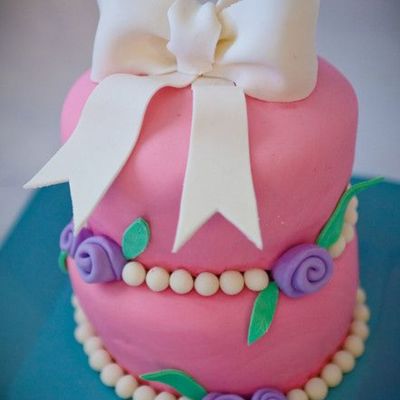 Roses/bow Cake