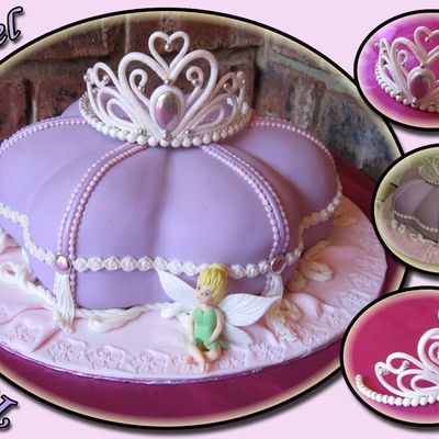 Carla Se Kroon Op 'n Kussing Koek