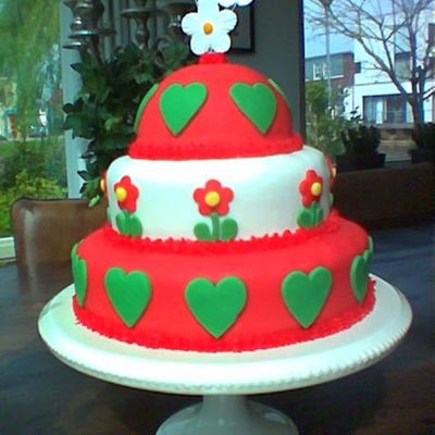 Small Weddingcake For A Summer Bride.