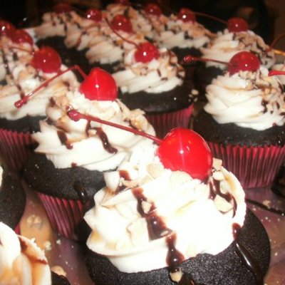 Hot Fudge Sundae Cupcakes