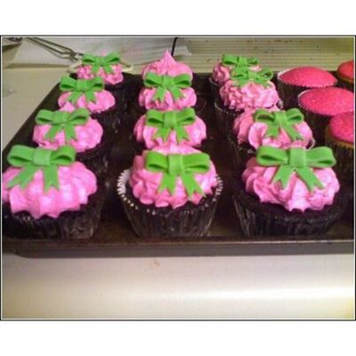 Bow Cupcakes