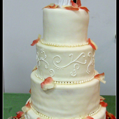 White Round Wedding Cake