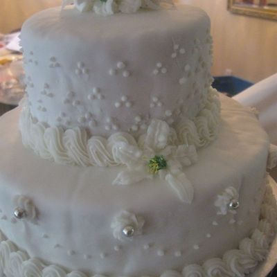 Lily And Rose Wedding Cake