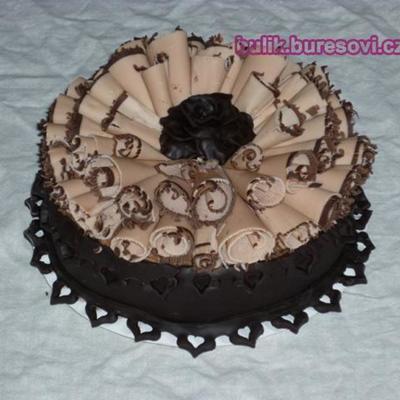 Chocolate Cake With Chocolate Shawings