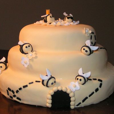 Bee Cake