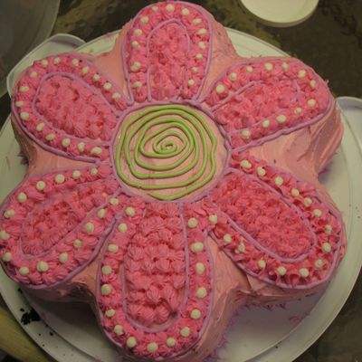 Pink Daisy Cake