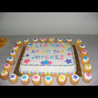 Star Cake And Cupcakes