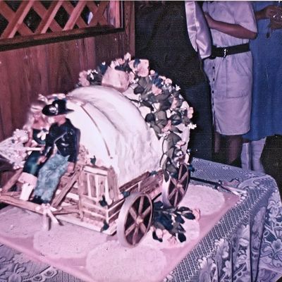 Covered Wagon Wedding Cake