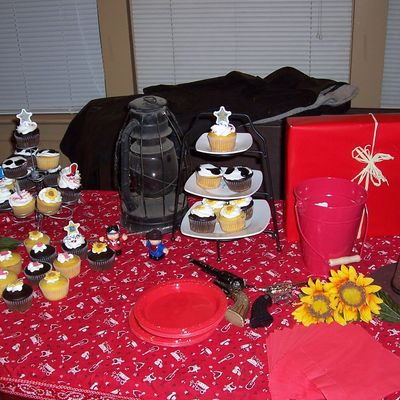 Western-Themed Birthday Cupcakes