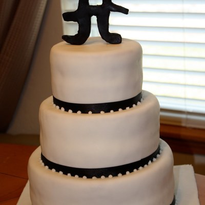 Simple Elegance Wedding Cake