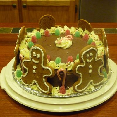 Gingerbread Men Cake