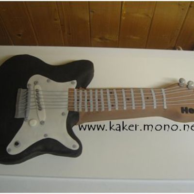 Guitar Cake