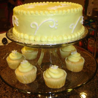 Yellow Buttercream Cake With Matching Cupcakes