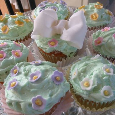 Bow Cupcakes