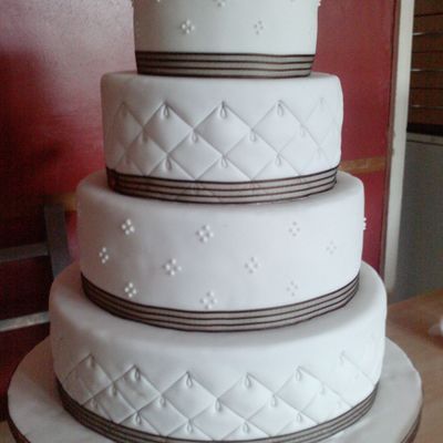 Round Weddin Cake 4 Tier