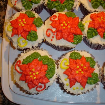 Poinsetta Cupcakes