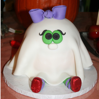 Dia's Girly Ghost Cake