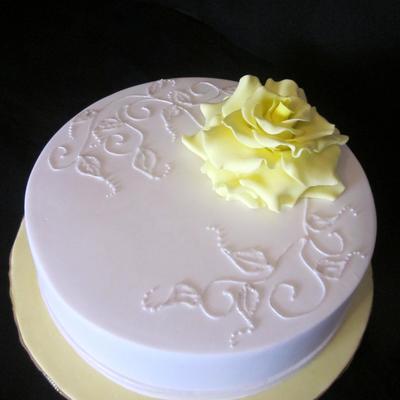 Yellow Rose With Piping.