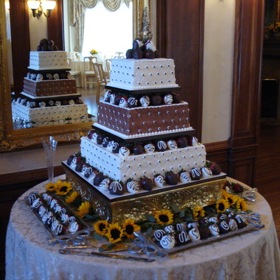 Chocolate And White Two-Tone Wedding Cake