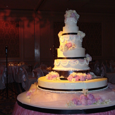 Pretty In Pink Wedding Cake