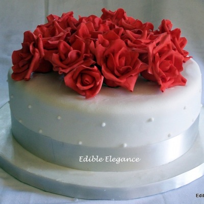 Red Rose Cake