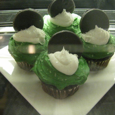 Mint Chocolate Cupcake With Thin Mint Cookie