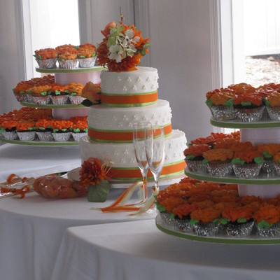 Wedding Cake And 200 Rose Cupcakes