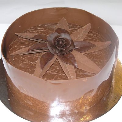 Chocolate Mudcake With Dark Chocolate Ganache And Milk Chocolate Collar