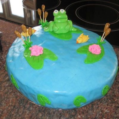 Froggie In The Pond Cake