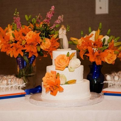 Wedding Cake And Cake Pops