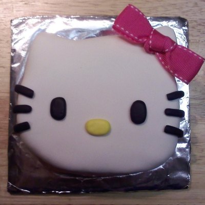 Hello Kitty Mini Cake