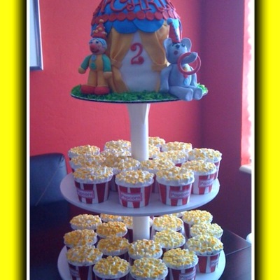 Circus Tent & Popcorn Cupcakes