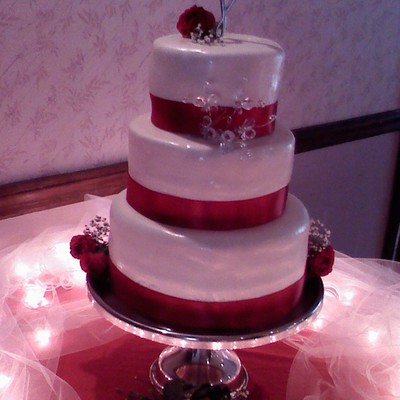 Red And White Wedding Cake