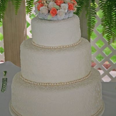 Scrollwork Round Wedding Cake