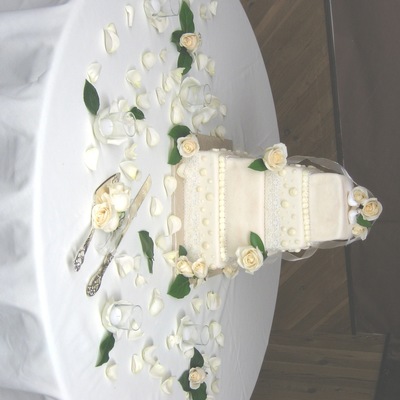 Traditional Sq Wedding Cake