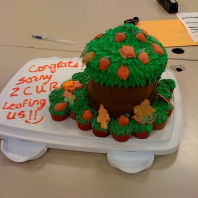 Tree Cake With Cupcakes