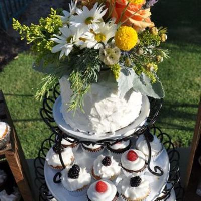 Wedding Cake And Cupcakes