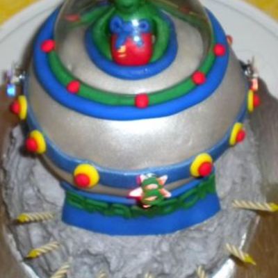 Spaceship Alien Cake