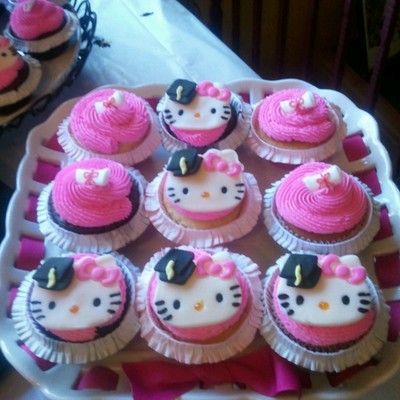 Hello Kitty Graduation Cupcakes