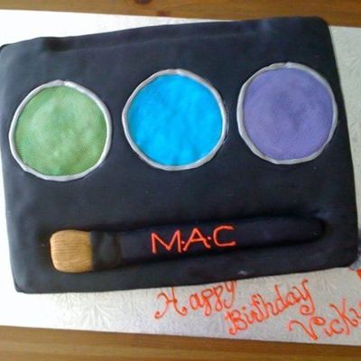 Makeup Compact Cake