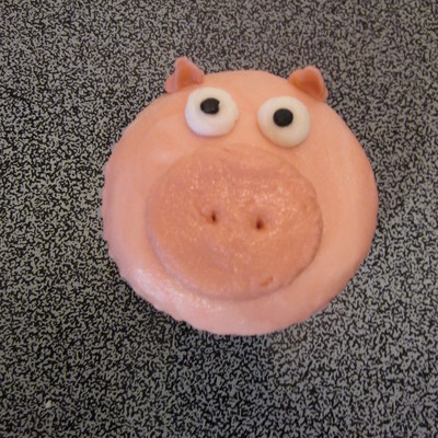 Pig Oinker Cupcakes