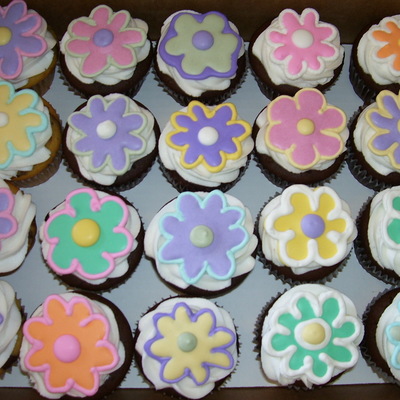 Funky Hippie Flower Cupcakes