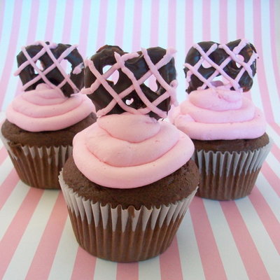 Chocolate Covered Pretzel Cupcakes