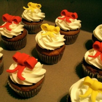 Fondant Bow Cupcakes