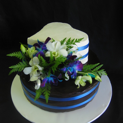 Heart And Round 2 Tier Cakes