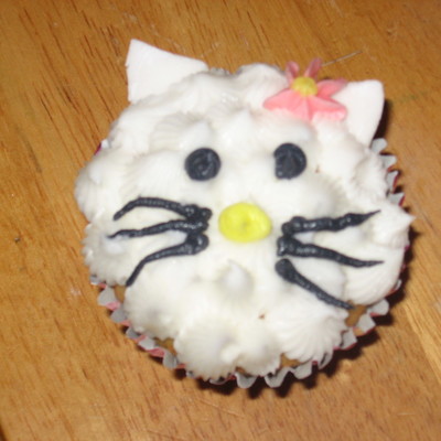 Hello Kitty Cake And Cupcakes