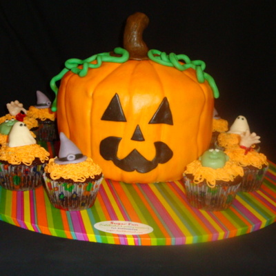 Holloween Cake & Cupcakes