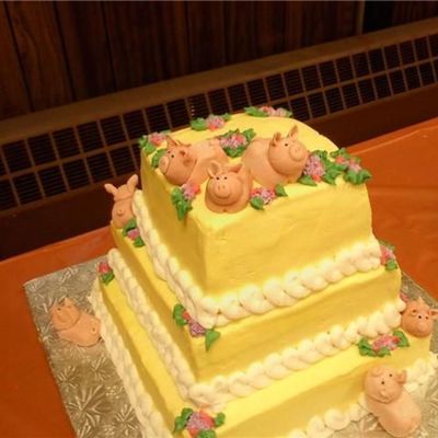 Little Piggies Cake