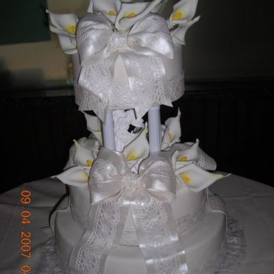 Pearl White Bow Cake
