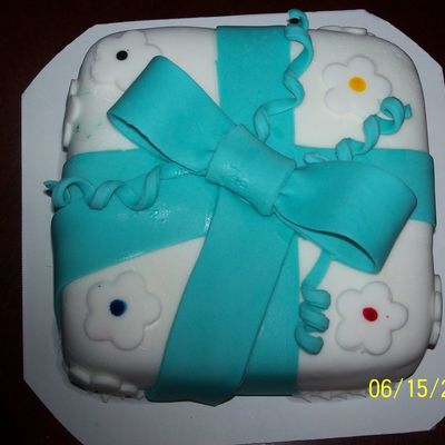Wilton Class 3 Present Cake
